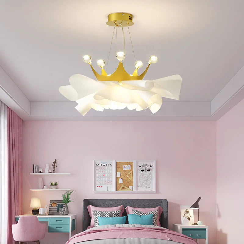 Modern crystal chandelier for a romantic and warm decor