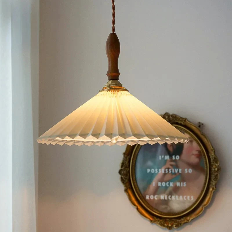 Elegant Japanese-Scandinavian retro pleated chandelier