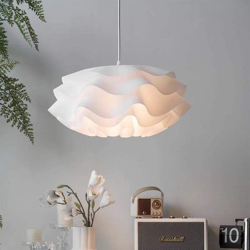 Nordic chandelier: elegant and authentic